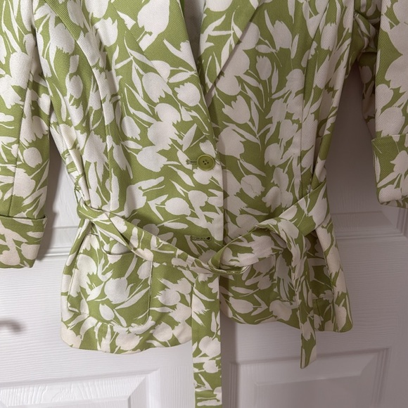 Floral Green and White Wrap blazer Harold’s size 10 - Picture 3 of 4